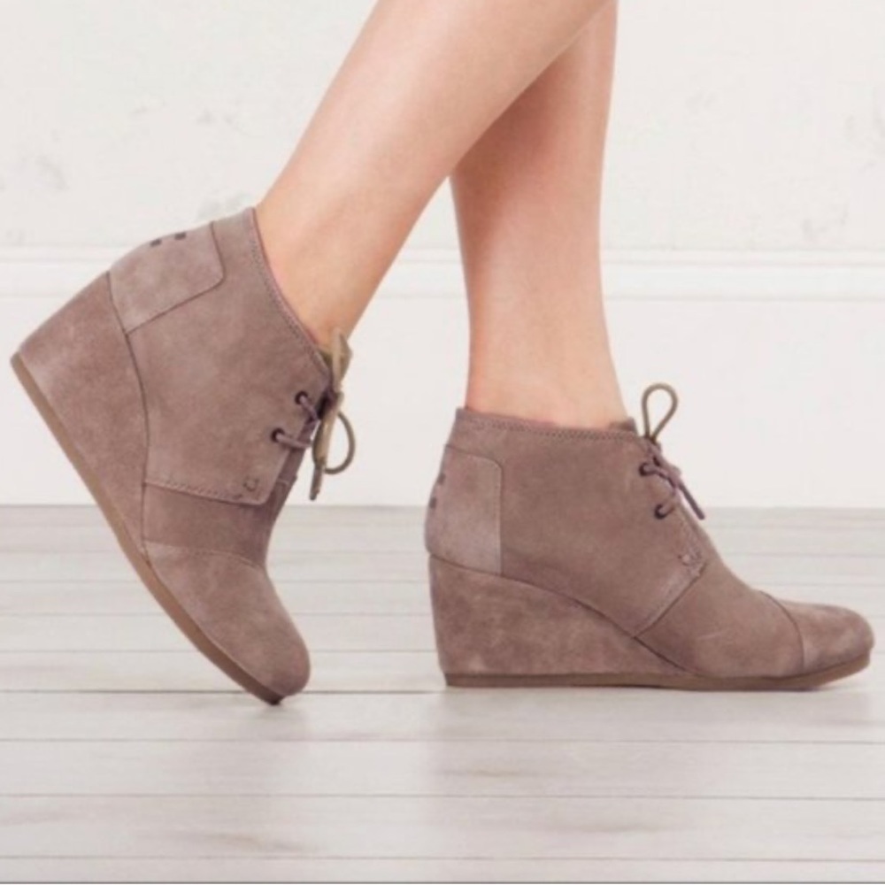 Tom’s Ankle Booties Size 9 Desert Suede Wedges Tan